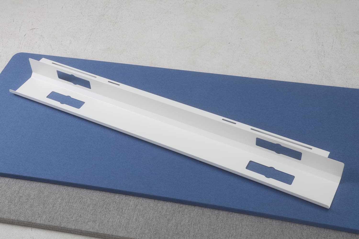 XC113 Cable Tray Display 1